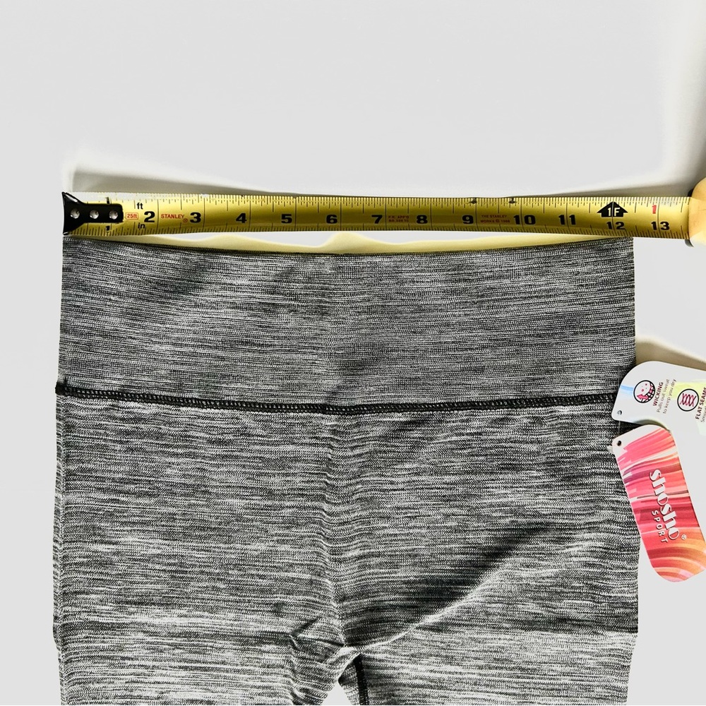 🍂NWT Women’s Cropped Grey Leggings. Size: Small/Medium - Picture 9 of 11